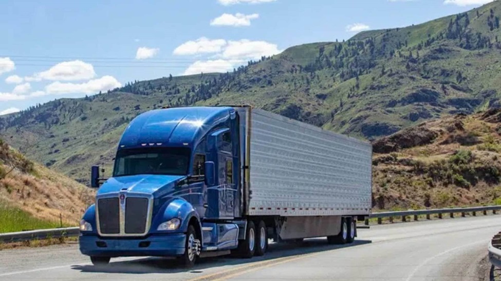 7 Steps to Become a Professional Truck Driver